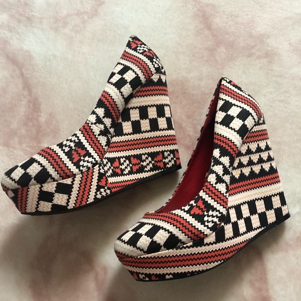 Gianni Bini Platform Wedges